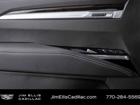 Used 2025 Cadillac Escalade Luxury image 6
