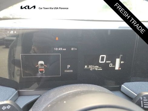 Used 2025 Nissan Kicks SV FWD image 5