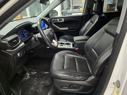 Used 2021 Ford Explorer XLT w/ Equipment Group 202A RWD image 16