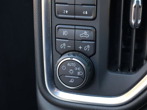 Used 2022 Chevrolet Silverado 2500 LTZ w/ LTZ Convenience Package image 16