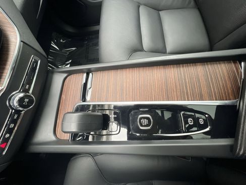 Used 2023 Volvo XC60 T8 Plus w/ Protection Package Premier image 22