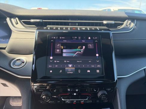 New 2025 Jeep Grand Cherokee L Altitude AWD/4WD image 28