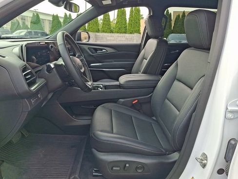 Certified 2025 Chevrolet Traverse LT w/ Midnight/Sport Edition FWD image 15