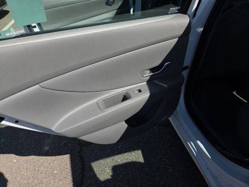 Used 2025 Hyundai Elantra SEL FWD image 21