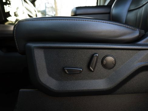 Used 2025 Ford F250 Lariat w/ Chrome Package image 39