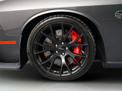 Used 2016 Dodge Challenger SRT Hellcat image 23