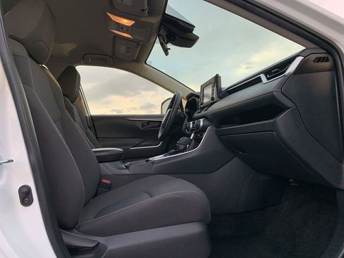 Used 2020 Toyota RAV4 LE image 28