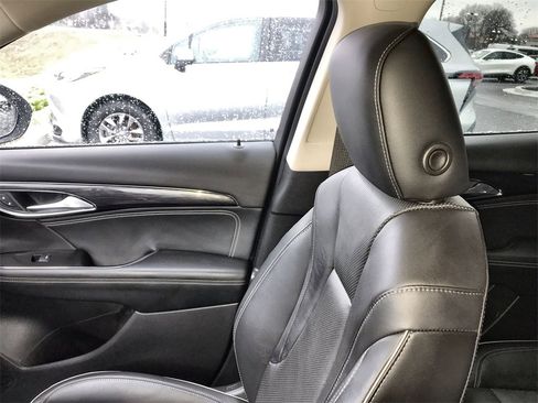 Used 2023 Buick Envision Essence image 22