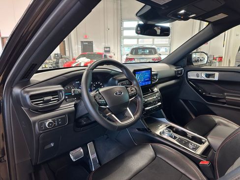 Used 2022 Ford Explorer ST-Line w/ Class IV Trailer Tow Package image 14