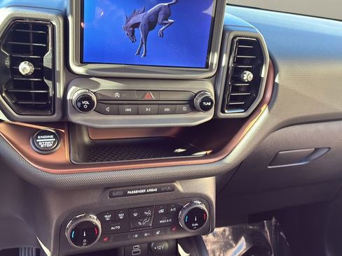 Used 2024 Ford Bronco Sport Outer Banks image 9