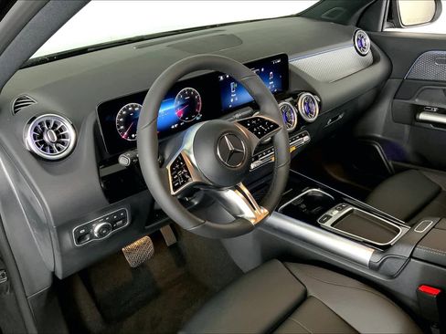 New 2025 Mercedes-Benz GLA 250 4MATIC image 10