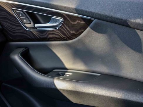 Used 2022 Audi Q8 Premium Plus image 17