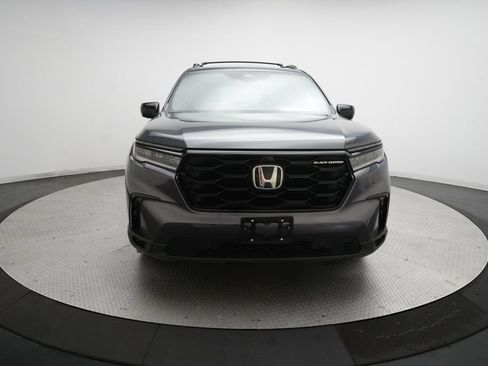 Certified 2025 Honda Pilot Black Edition image 11