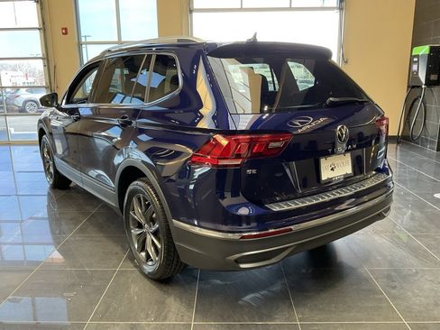 Used 2023 Volkswagen Tiguan SE w/ Panoramic Sunroof Package image 5