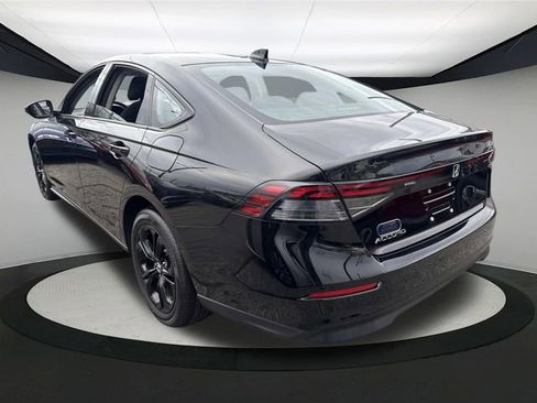 Used 2025 Honda Accord SE image 9