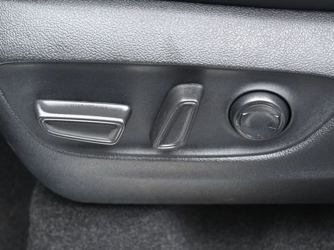 Used 2025 Toyota Highlander Platinum image 10