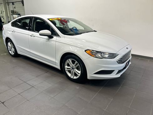 Used 2018 Ford Fusion SE FWD image 2