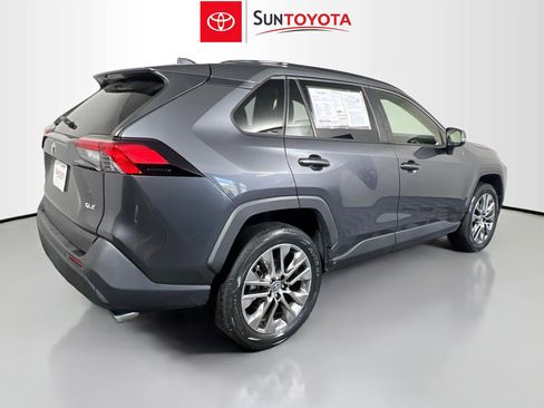 Used 2023 Toyota RAV4 XLE Premium image 4