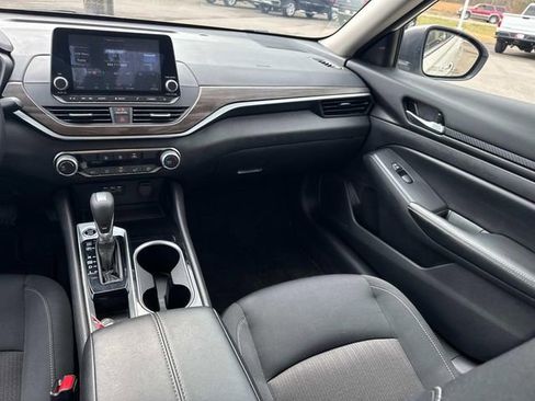 Used 2024 Nissan Altima 2.5 SV image 17