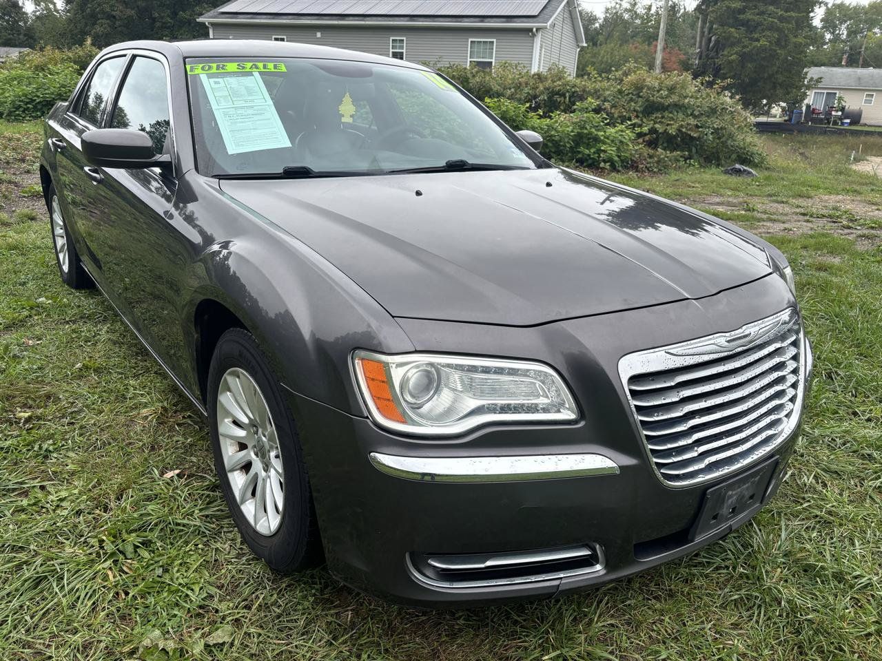 Used 2014 Chrysler 300 RWD image 3