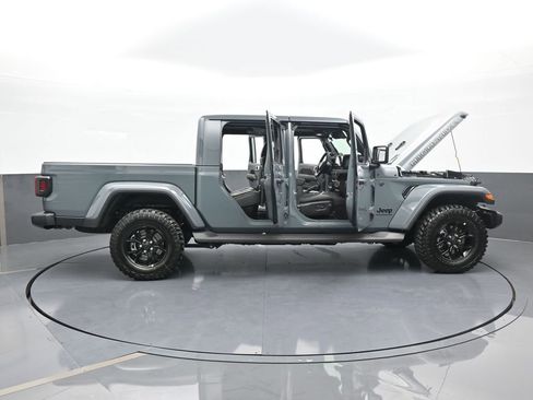 Used 2025 Jeep Gladiator Sport AWD/4WD image 73