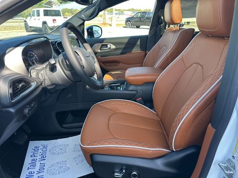 New 2026 Chrysler Pacifica Pinnacle w/ Trailer Tow Group image 60