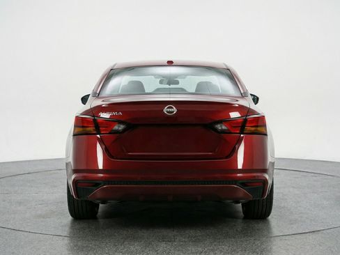 Used 2025 Nissan Altima 2.5 SV FWD image 7