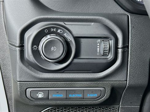 Used 2024 Jeep Wrangler Unlimited Sahara w/ Technology Group AWD/4WD image 17