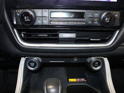 Used 2024 Toyota Grand Highlander AWD image 16
