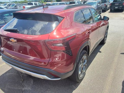 Used 2024 Chevrolet Trax LT FWD image 9