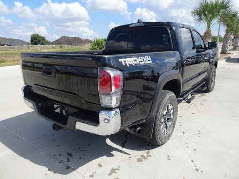 Used 2022 Toyota Tacoma TRD Off-Road image 4