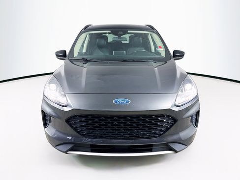 Used 2020 Ford Escape SE Sport image 3