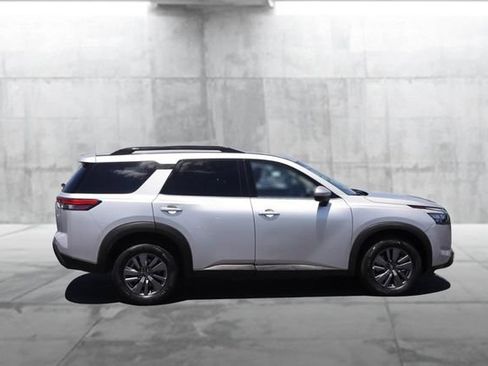 Certified 2025 Nissan Pathfinder SV AWD/4WD image 5