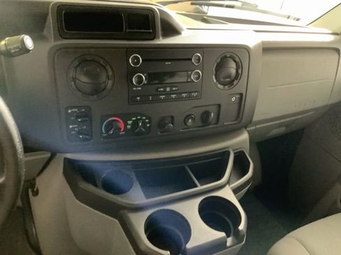 Used 2010 Ford E-350 and Econoline 350 XLT RWD image 18