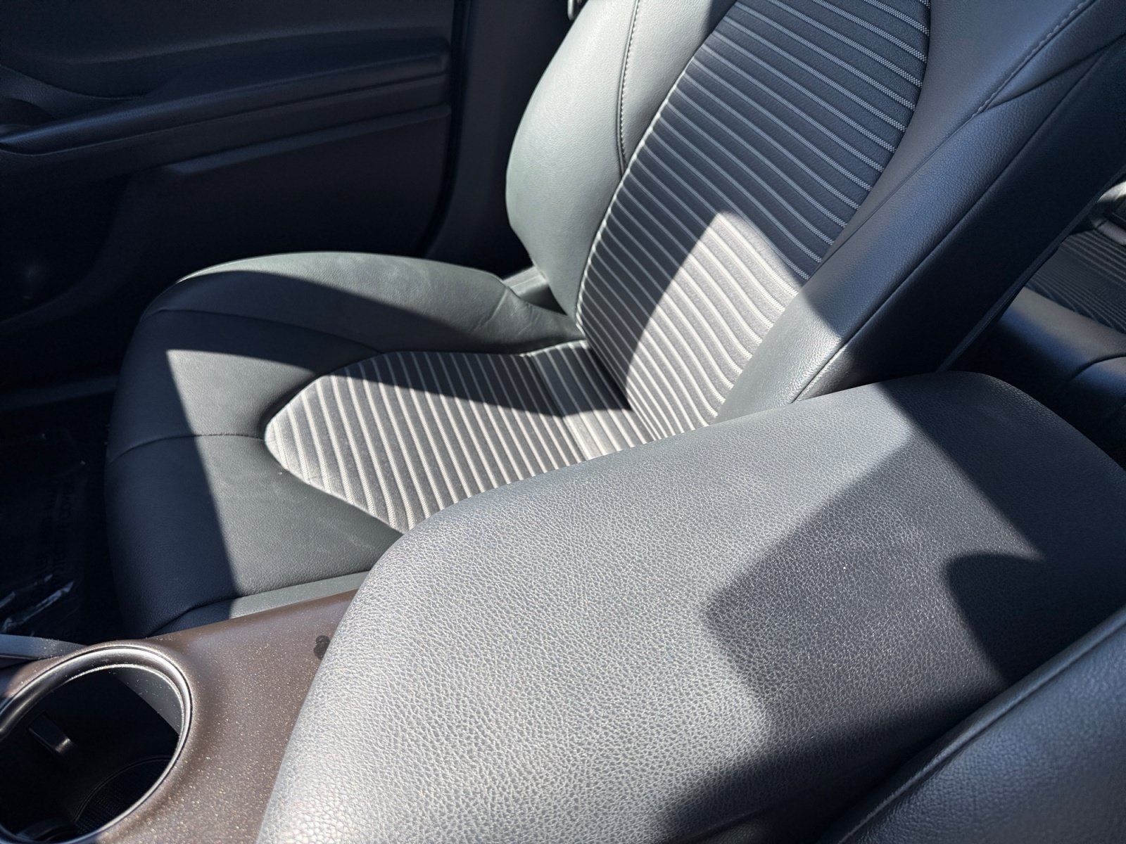 Used 2022 Toyota Camry SE FWD image 14