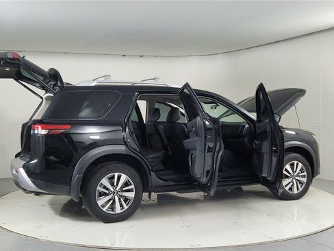 Certified 2024 Nissan Pathfinder SL image 12