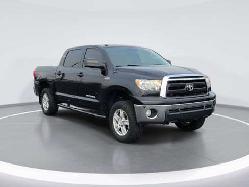 Used 2013 Toyota Tundra 4x4 CrewMax image 2