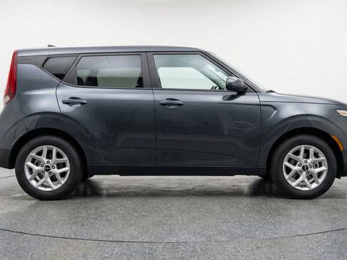 Used 2025 Kia Soul LX w/ LX Technology Package FWD image 11