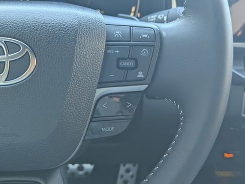 Used 2025 Toyota Camry SE image 22