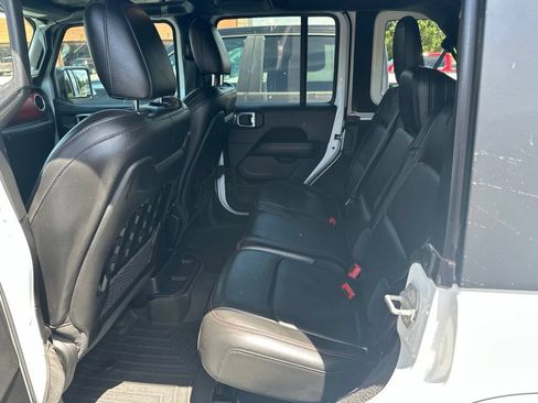Used 2023 Jeep Wrangler Unlimited Rubicon AWD/4WD image 5