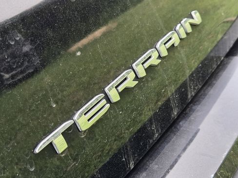 Used 2024 GMC Terrain SLE image 10