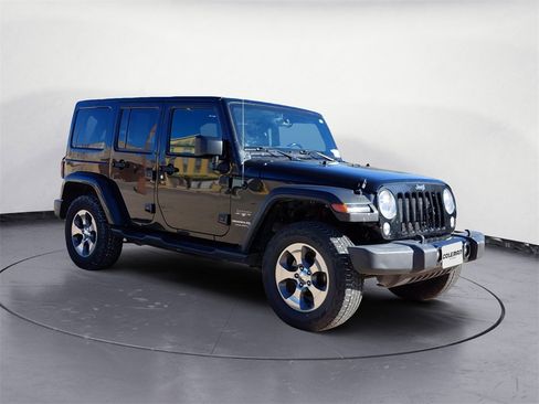 Used 2018 Jeep Wrangler Unlimited Sahara image 7