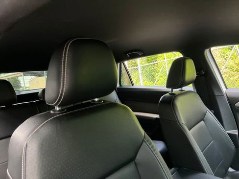 Used 2021 Volkswagen Atlas Cross Sport SE image 37