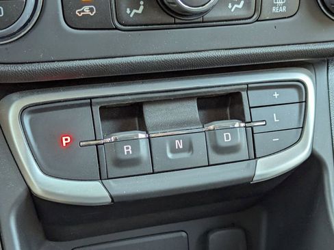 Used 2024 GMC Terrain SLE w/ Driver Convenience Package image 18