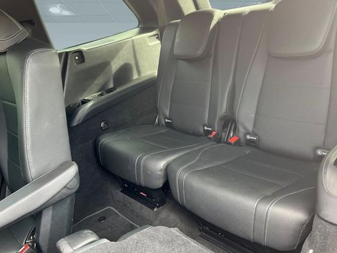 Used 2025 Mercedes-Benz GLS 450 4MATIC image 11