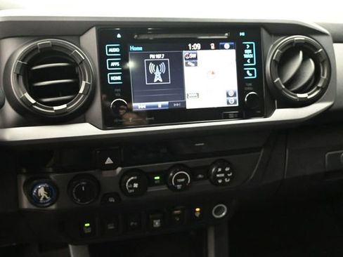 Used 2019 Toyota Tacoma TRD Off-Road w/ Technology Package image 28