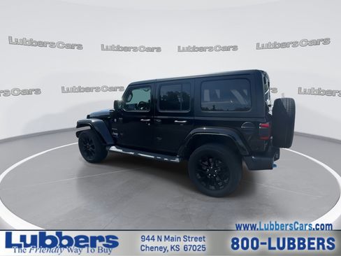 Used 2022 Jeep Wrangler Unlimited Sahara w/ Cold Weather Group AWD/4WD image 6