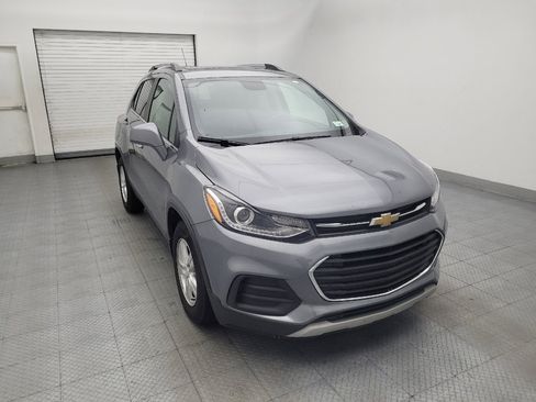 Used 2020 Chevrolet Trax LT w/ Sun & Sound Package FWD image 14