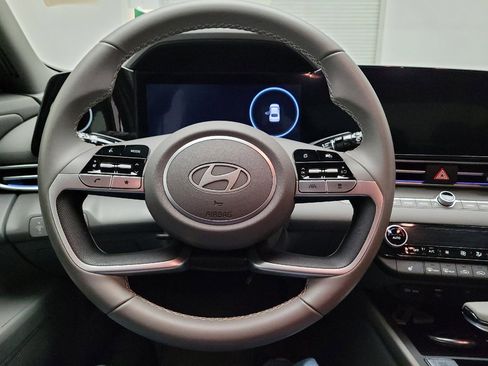 Used 2025 Hyundai Elantra SEL image 22