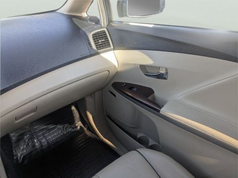 Used 2010 Toyota Venza FWD image 13
